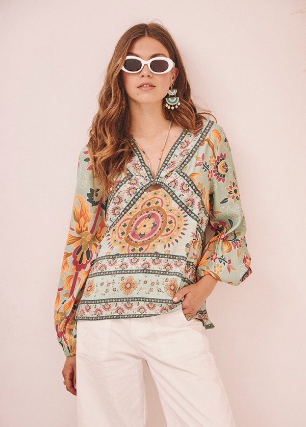 Blusa manga larga con estampado posicional