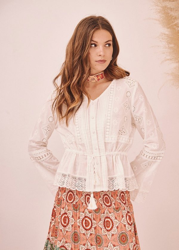 Blusa de algodón manga larga y blondas