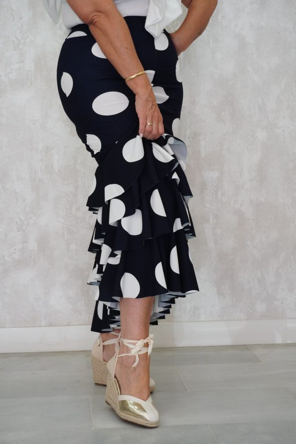 Falda azul con lunares blancos grandes
