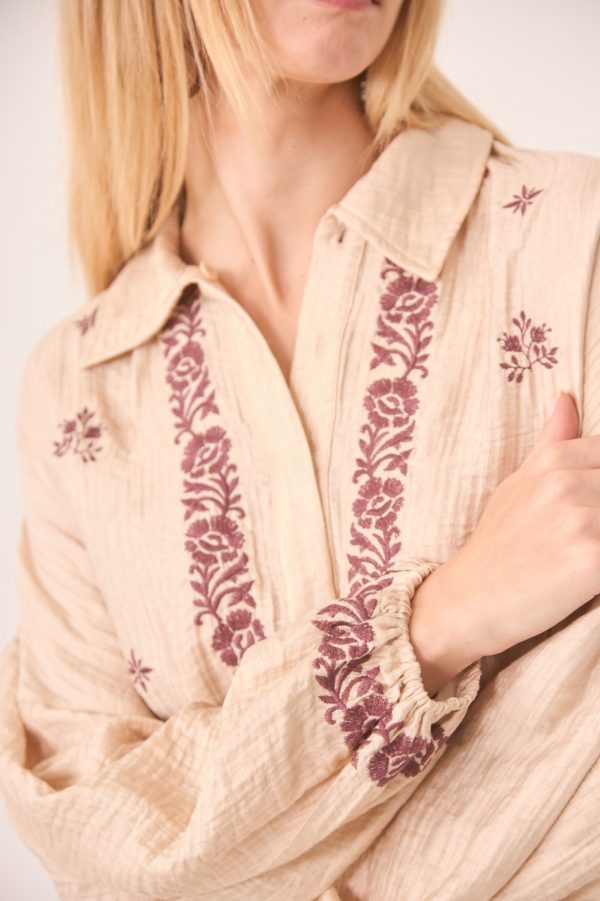Blusa Viscosa con Bordado Contraste